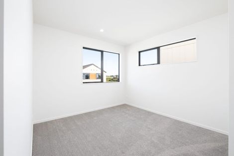 Photo of property in 37 Taipahitini Road, Rosehill, 2113