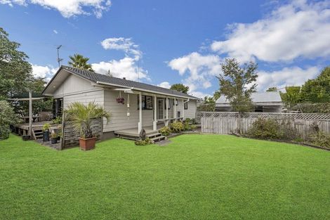 Photo of property in 18 Denver Avenue, Sunnyvale, Auckland, 0612