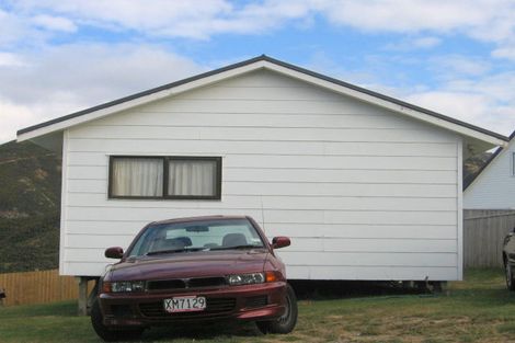 Photo of property in 51 Frobisher Street, Island Bay, Wellington, 6023