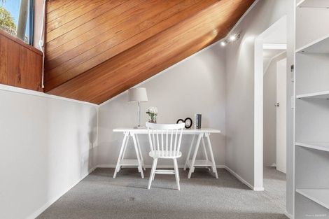 Photo of property in 6 Standish Place, Bayview, Auckland, 0629