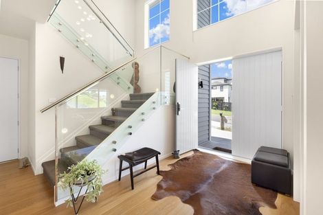 Photo of property in 18 Kahu Close, Orewa, 0931