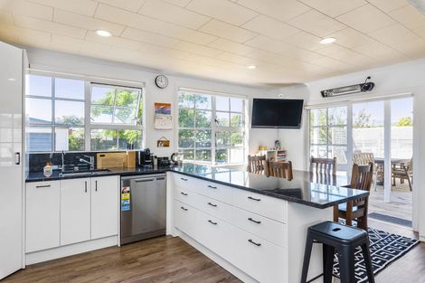 Photo of property in 67 Donovan Road, Paraparaumu Beach, Paraparaumu, 5032