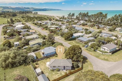 Photo of property in 11 Holton Road, Amberley, 7481