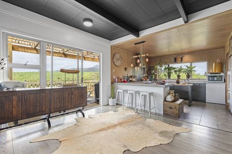 Photo of property in 15 Linda Street, Oakura, 4314