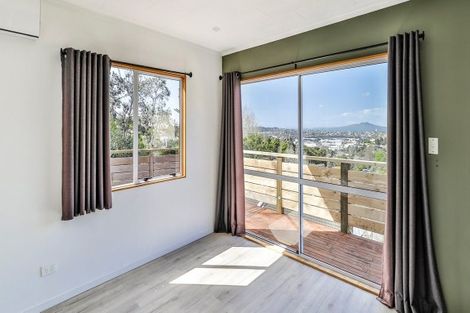 Photo of property in 2/633 Glenfield Road, Totara Vale, Auckland, 0629