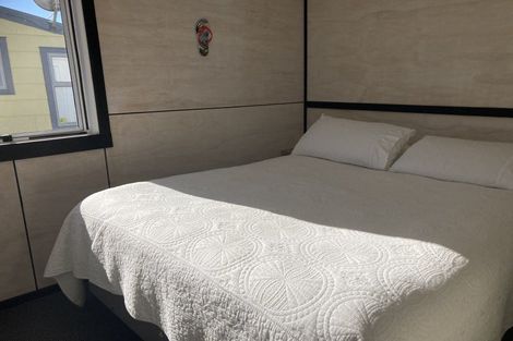 Photo of property in 91 Seventh Avenue, Urenui, 4377