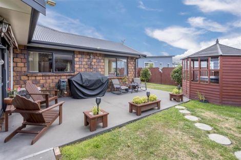 Photo of property in 6 Barry Curtis Place, Levin, 5510