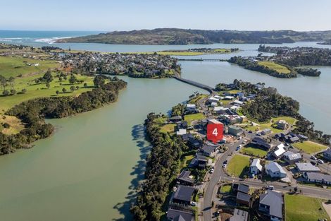 Photo of property in 4 Omahina Street, Raglan, 3225