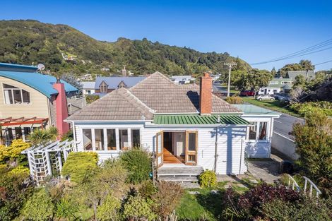 Photo of property in 1 Pukatea Street, Eastbourne, Lower Hutt, 5013