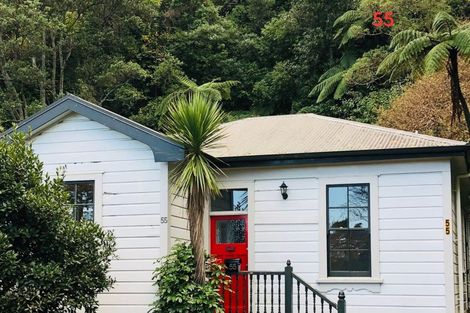 Photo of property in 55 Garden Road, Northland, Wellington, 6012