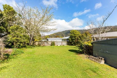 Photo of property in 21 Peel Place, Wainuiomata, Lower Hutt, 5014