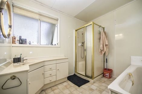 Photo of property in 26 Kirrie Avenue, Te Atatu South, Auckland, 0610