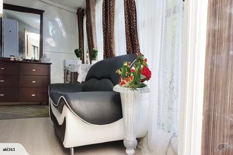 Photo of property in 363 Roscommon Road, Clendon Park, Auckland, 2103