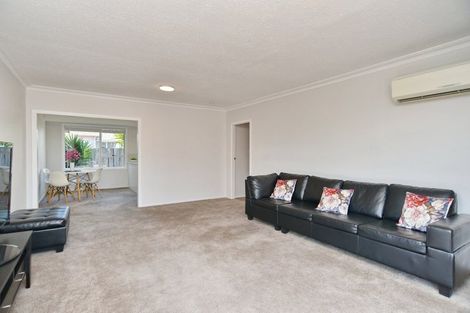 Photo of property in 2/11 Tuckers Road, Redwood, Christchurch, 8051