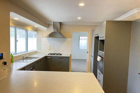 Photo of property in 4 Walter Haddrell Crescent, Flat Bush, Auckland, 2016