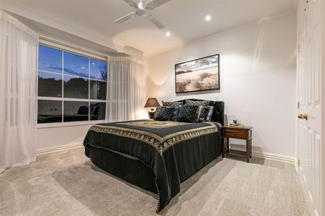 Photo of property in 27 Almond Grove, Greenhithe, Auckland, 0632