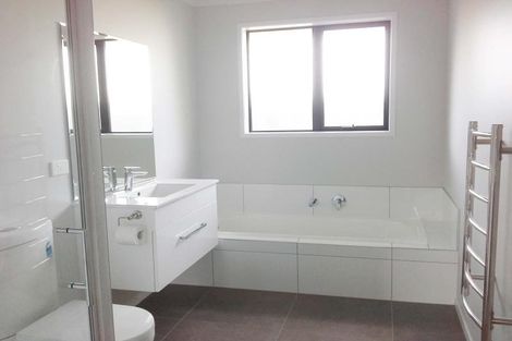 Photo of property in 124a Seaview Road, Westown, New Plymouth, 4310