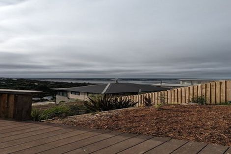 Photo of property in 9 Rifleman Lane, Redcliffs, Christchurch, 8081