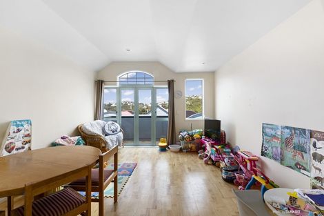 Photo of property in 12/93a Kelburn Parade, Kelburn, Wellington, 6012