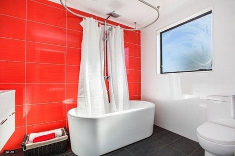 Photo of property in 2/27 Florence Daly Place, Mount Roskill, Auckland, 1041