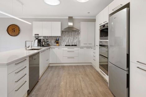 Photo of property in 16 Amery Place, Papamoa Beach, Papamoa, 3118