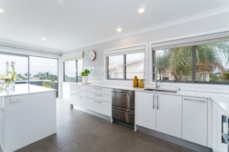Photo of property in 2/2 Ocean View Road, Milford, Auckland, 0620