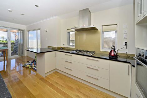 Photo of property in 210 Clovelly Road, Bucklands Beach, Auckland, 2012