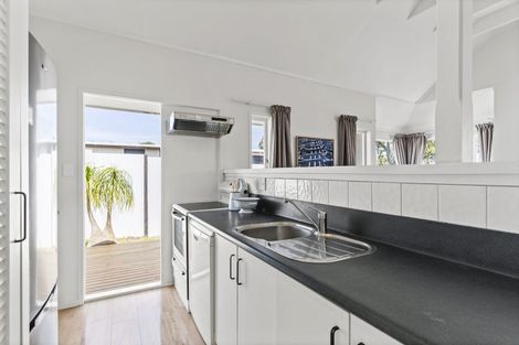 Photo of property in 2/120a Birkdale Road, Birkdale, Auckland, 0626