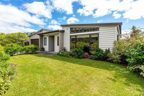Photo of property in 98 Navigation Drive, Whitby, Porirua, 5024
