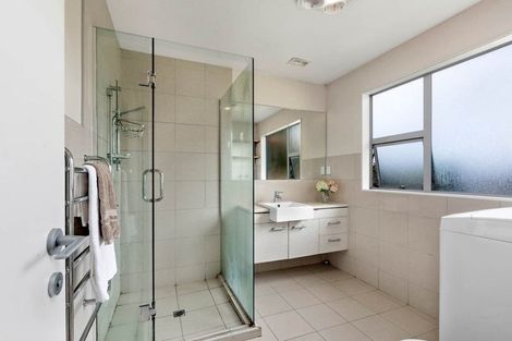 Photo of property in 77 Fairview Avenue, Fairview Heights, Auckland, 0632