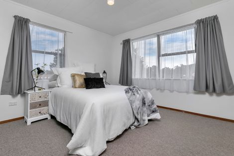 Photo of property in 4 Chamberlain Road, Massey, Auckland, 0614