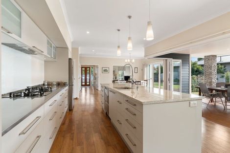 Photo of property in 2 Dixon Street, Carterton, 5713