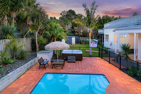 Photo of property in 27 Almond Grove, Greenhithe, Auckland, 0632