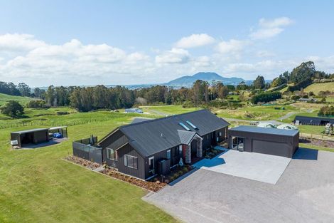 Photo of property in 5 Vickers Way, Acacia Bay, Taupo, 3385