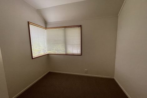 Photo of property in 1 Calypso Place, Rothesay Bay, Auckland, 0630