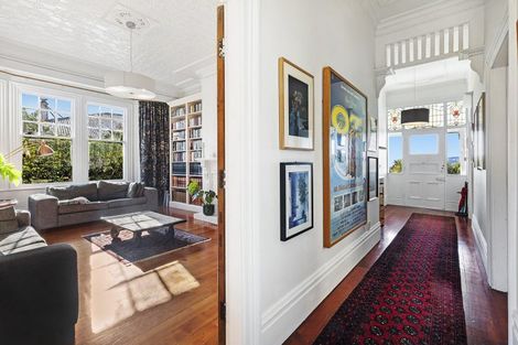 Photo of property in 23 Moana Road, Kelburn, Wellington, 6012