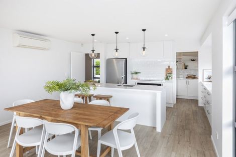 Photo of property in 12 Parkridge Place, Mount Pleasant, Christchurch, 8081