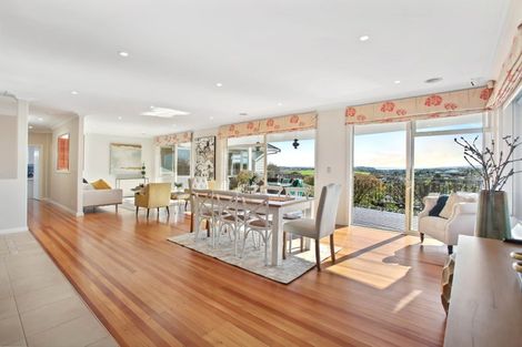 Photo of property in 150 Bleakhouse Road, Mellons Bay, Auckland, 2014