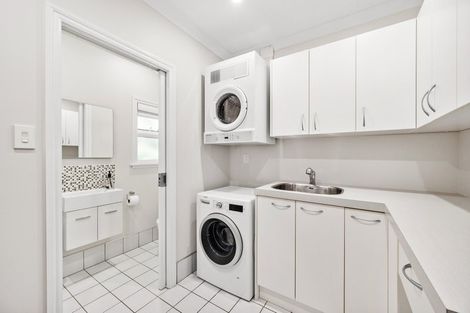 Photo of property in 534 Broadway, Strathmore Park, Wellington, 6022