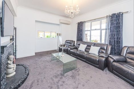 Photo of property in 12 Carlton Avenue, Gonville, Whanganui, 4501