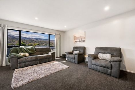Photo of property in 71 Stratford Drive, Mount Pisa, Cromwell, 9383