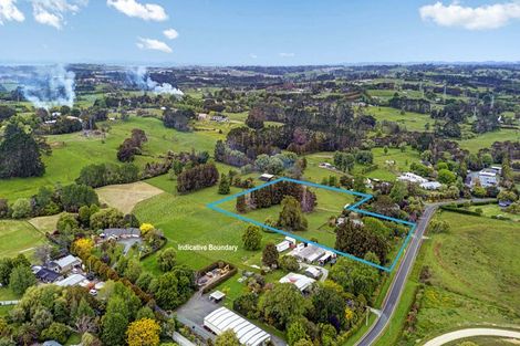 Photo of property in 190 Boord Crescent, Kumeu, 0891