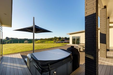 Photo of property in 576a Mangorei Road, Mangorei, New Plymouth, 4371