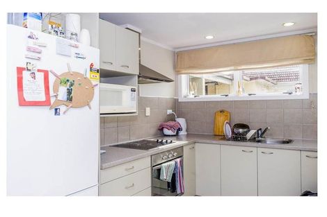 Photo of property in 2/9 Hamilton Road, Papatoetoe, Auckland, 2025