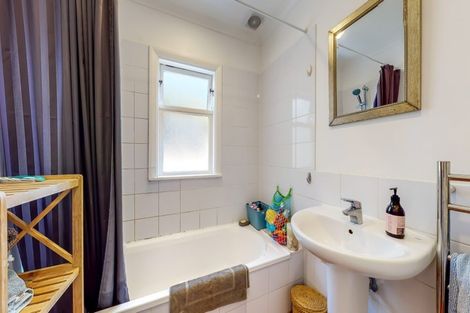 Photo of property in 140 Severn Street, Island Bay, Wellington, 6023