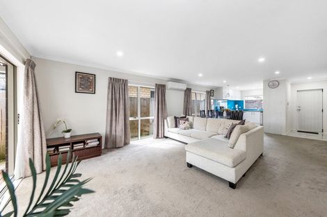 Photo of property in 16 Dolbel Place, Mangere East, Auckland, 2024
