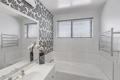 Photo of property in 31 Karnak Crescent, Russley, Christchurch, 8042