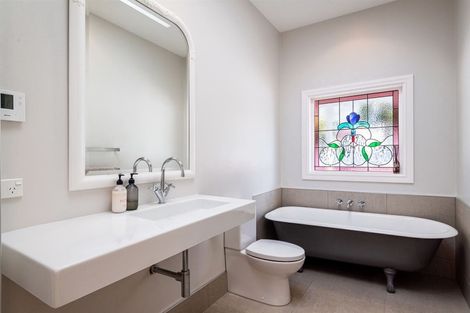 Photo of property in 67 Queen Street, Northcote Point, Auckland, 0627