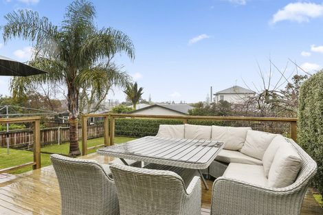 Photo of property in 6 Ward Crescent, Te Atatu Peninsula, Auckland, 0610