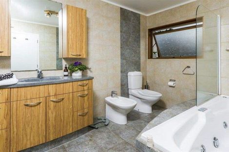 Photo of property in 9 Coromandel Crescent, Mairangi Bay, Auckland, 0630